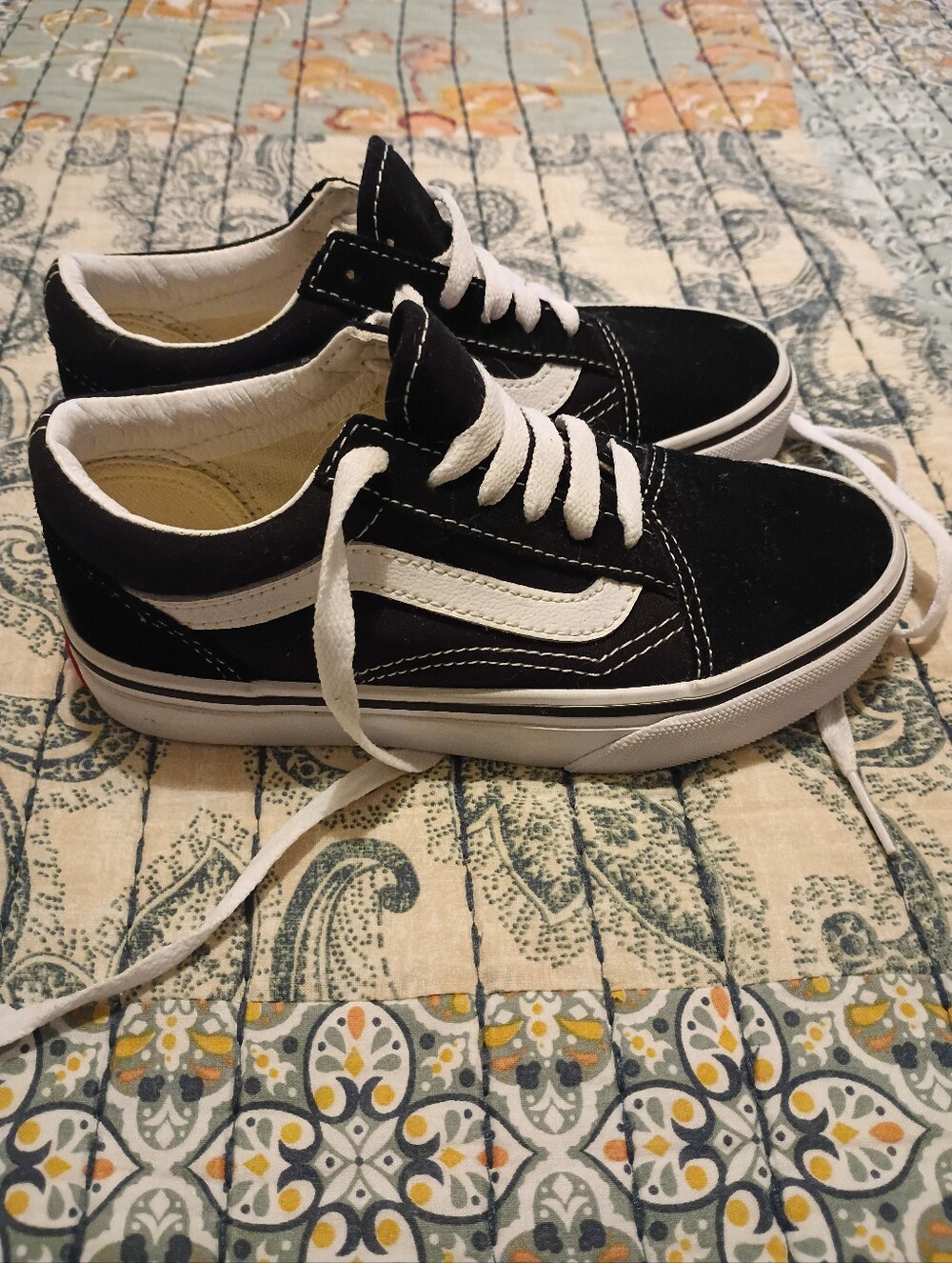Black & White Low-Top Skate Sneakers Never Worn Size 13 KIDS